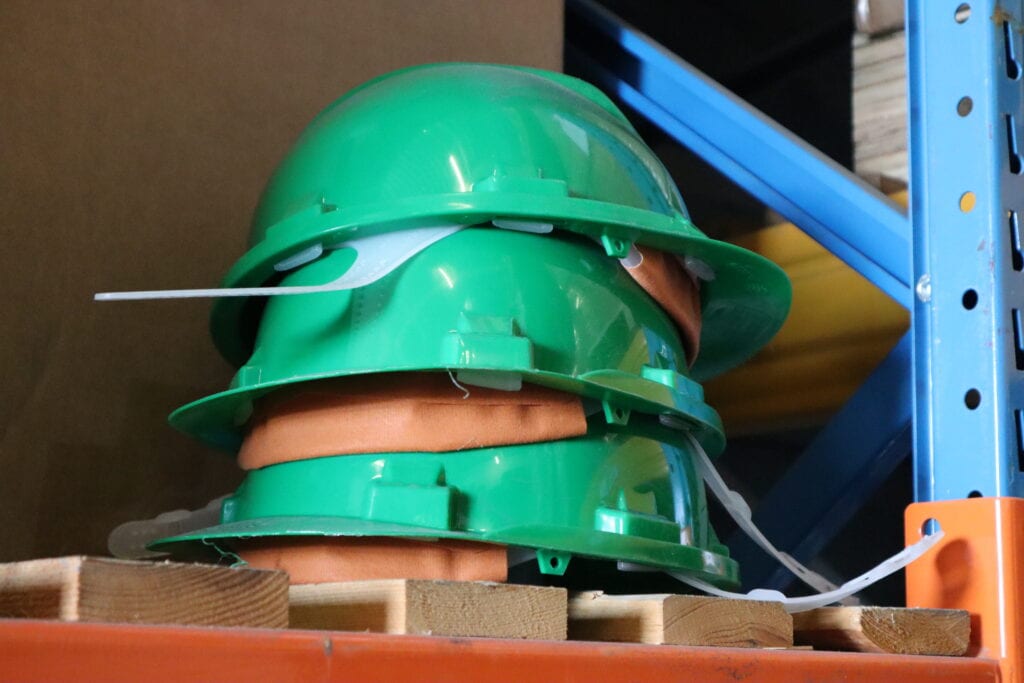 Bouwhelmen loods groen