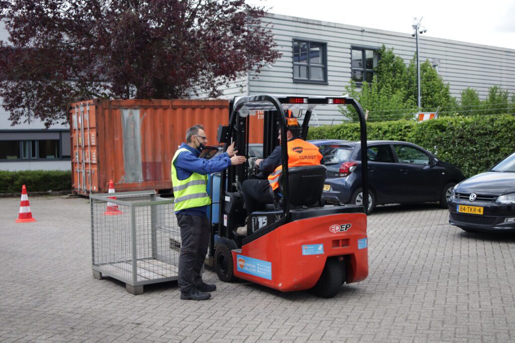 De gevolgen van het rijden zonder heftruck certificaat