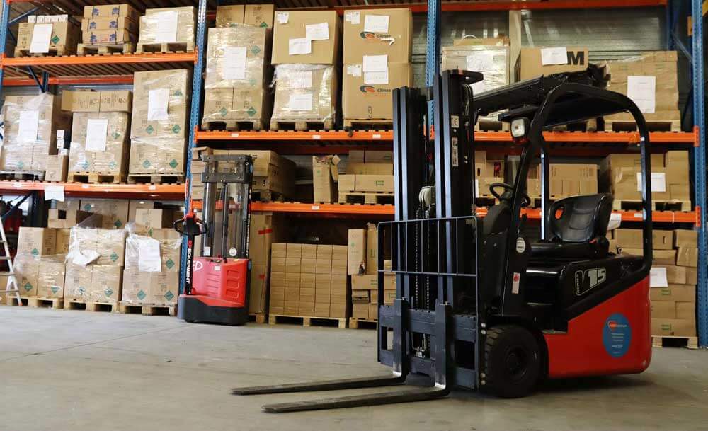 Heftruck in het magazijn